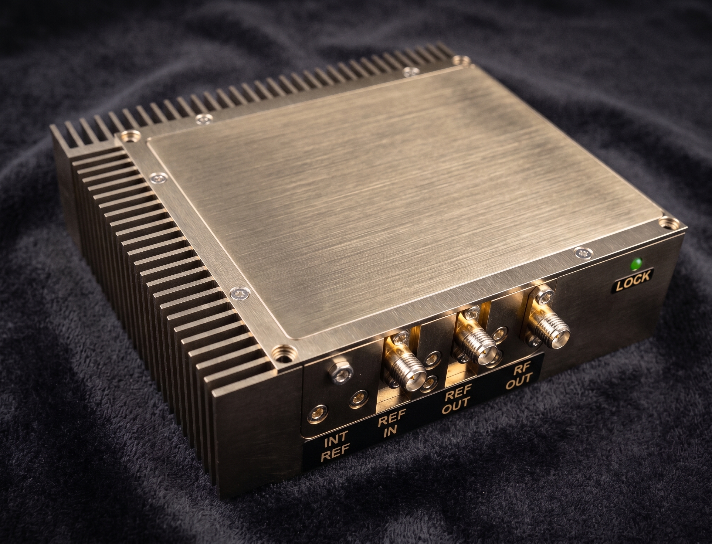 Wideband frequency synthesizer for agile LO generation