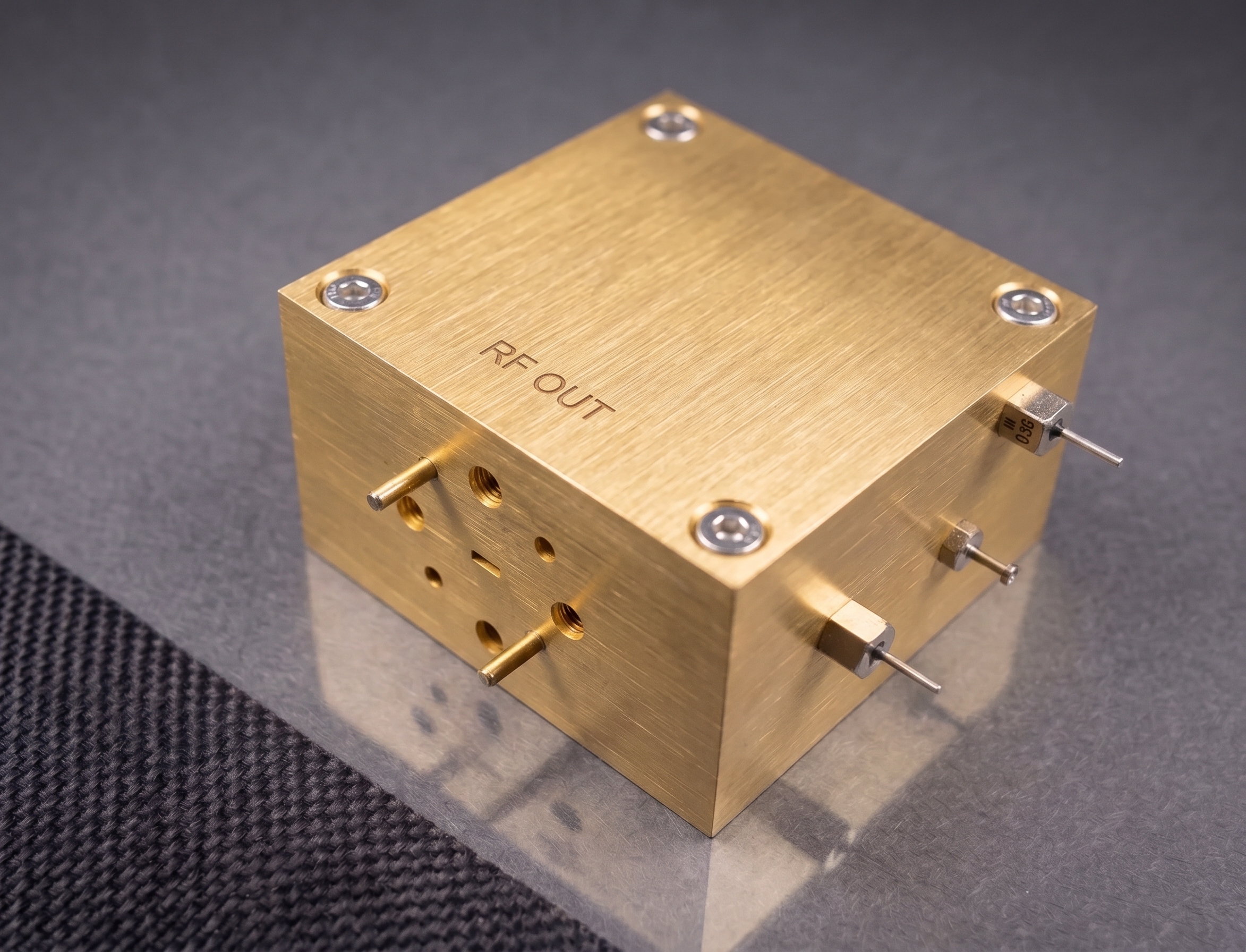 Voltage controlled oscillator module for PLL and agile tuning